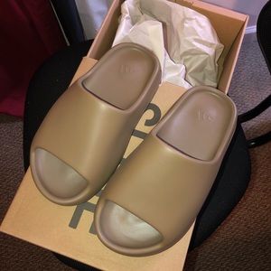 Yeezy slides earth brown